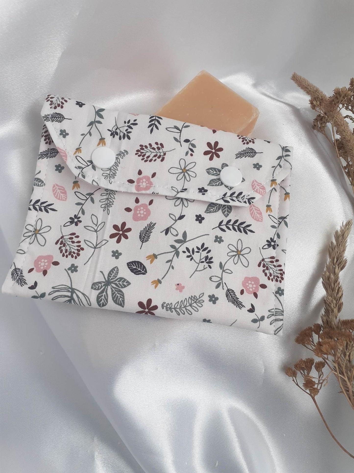 Etui imperméable pour savon / serviette hygiènique... Imprimé fleuris, géométriques