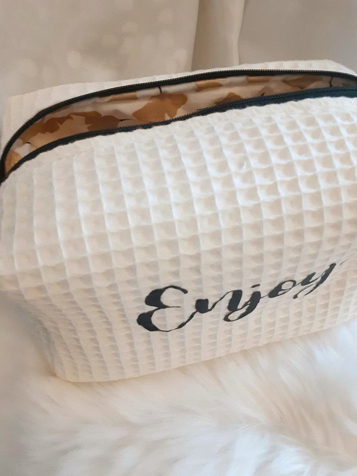 “Honeycomb” toiletry bag