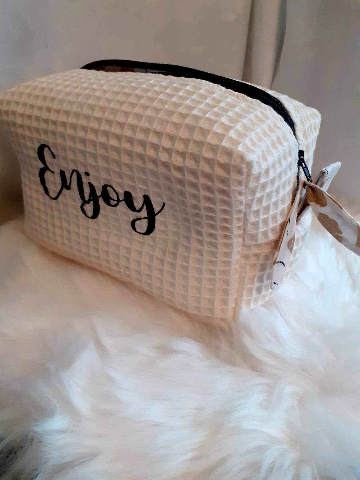 “Honeycomb” toiletry bag