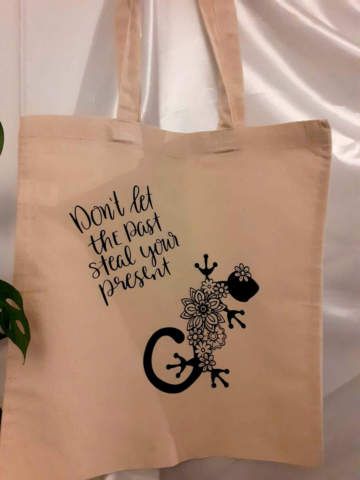 Tote bag, sac en coton "Don't let the past"